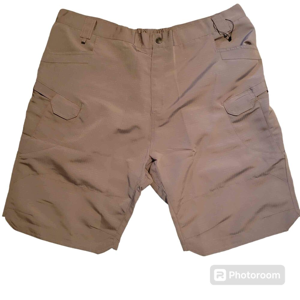 NWOT Men's Size 7X Light Weight Cargo Shorts